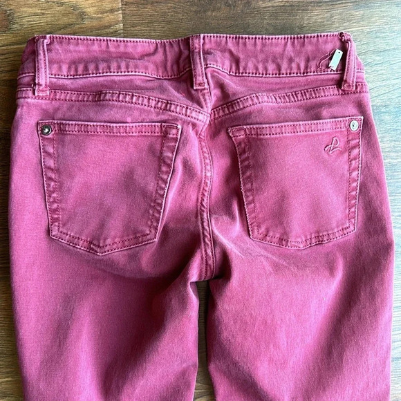 DL1961 Margaux 28" Instasculpt Skinny Jean | Maroon Skinny Jeans | DL1961 - Picture 7 of 12